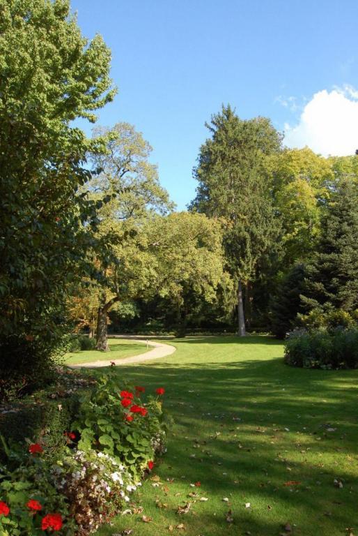 Le Vendome Cote Jardin Bed & Breakfast