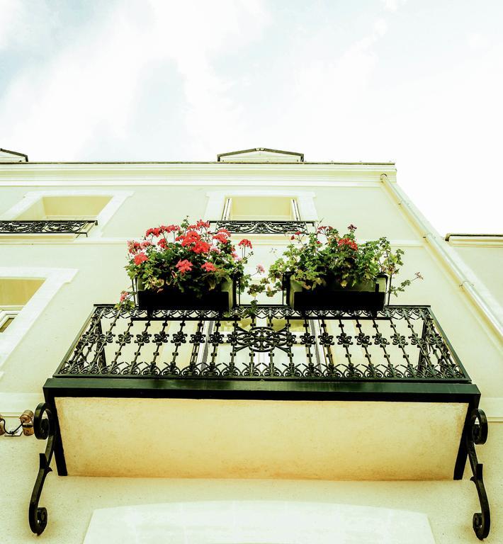 Le Vendome Cote Jardin