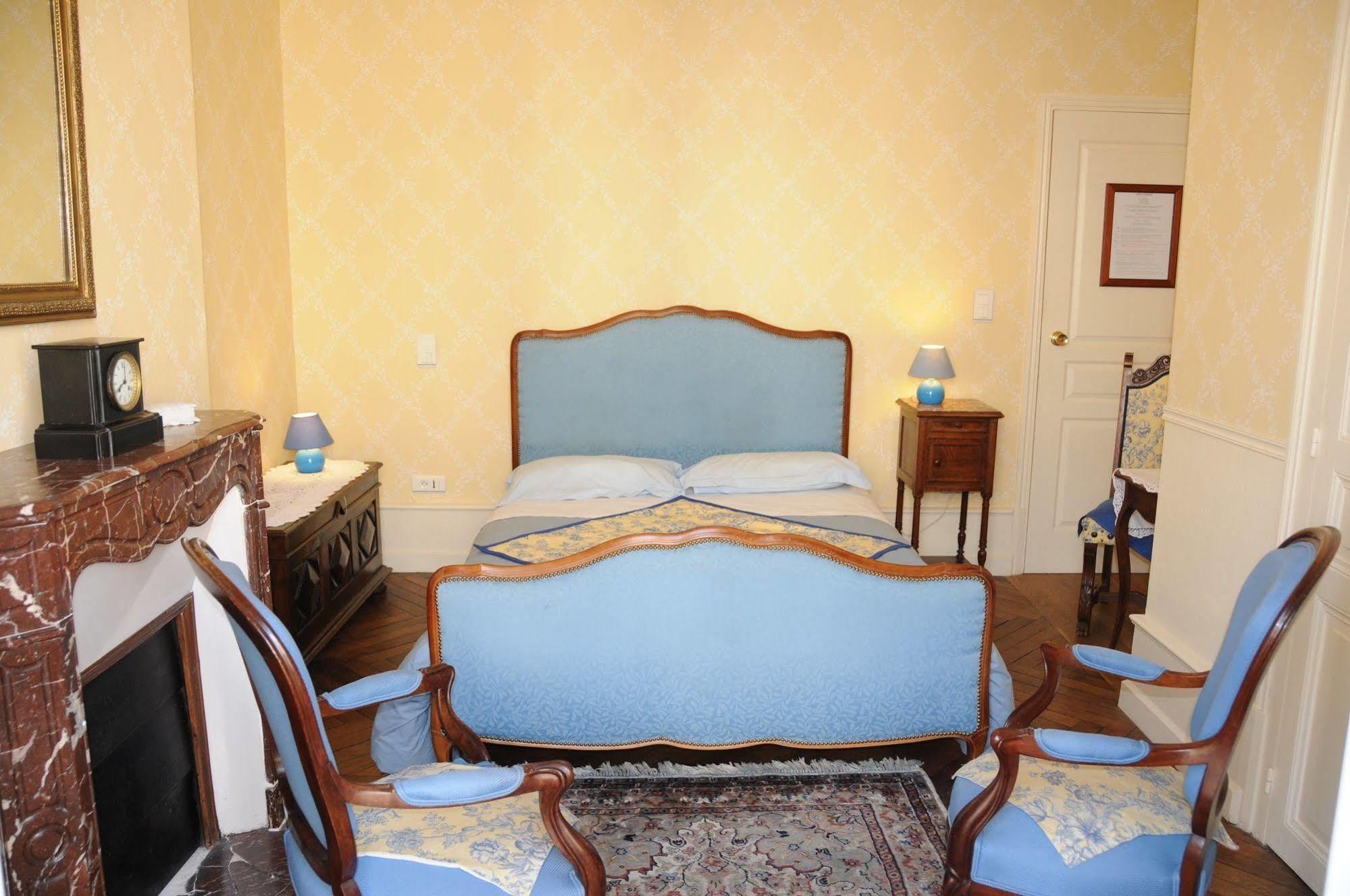 Le Vendome Cote Jardin Bed & Breakfast