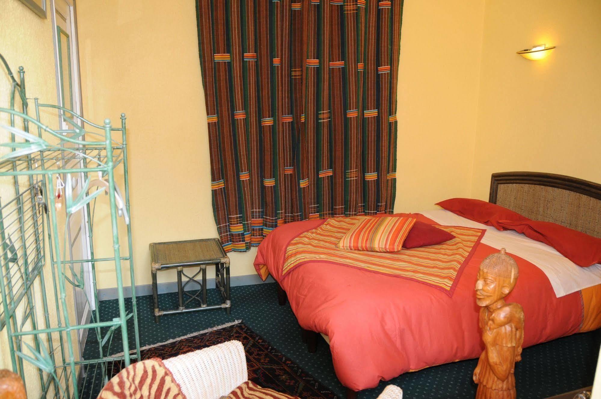 Le Vendome Cote Jardin Bed & Breakfast 2*