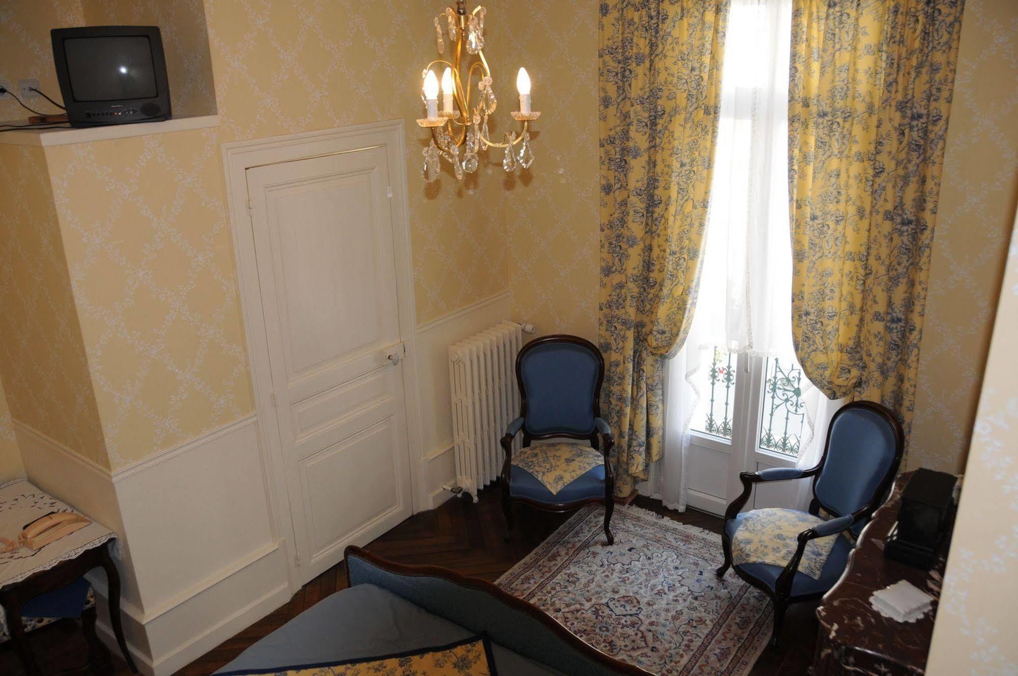 Le Vendome Cote Jardin